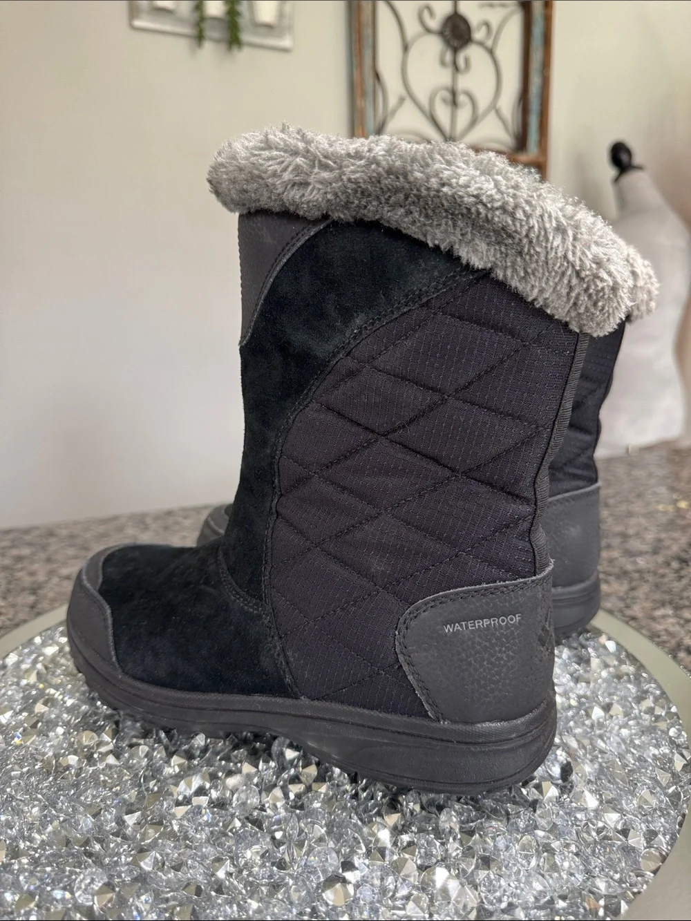 Columbia Black Faux-Fur Cuff Insulated Winter waterproof Boots EUC 7.5
